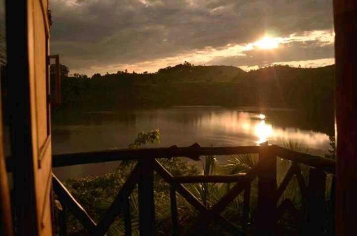 Dave The Cave Eco Lodge And Cultural Campsite Rubirizi Exterior foto